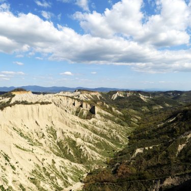 Un balcone su CIvita di Bagnoregio e la “Valle dei Calanchi”